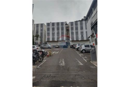 Apartamento na Rua Redentor com 02 quartos