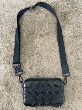 Clutch preta Zara