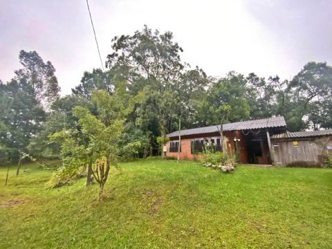 BENTOALVES aluga chácara co 1000 m2, casa mobiliada, 2 quartos, no Monte Bérico - Caxias d