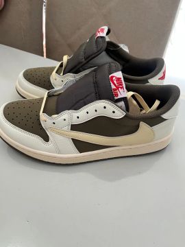 Tênis Nike Air Jordan 1 Travis Scott