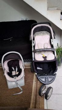 Carrinho de Bebê  - Bebê Conforto 