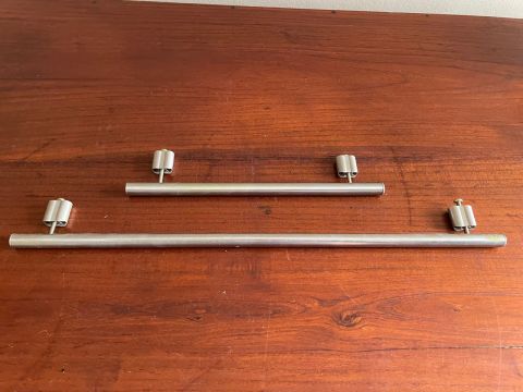 2 toalheiros com 45 e 25cm escovados