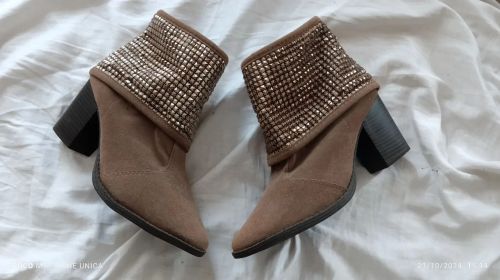Botas Novas nunca usada 