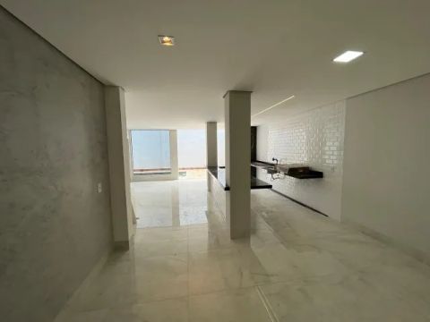 Sobrado na 305 sul  6 quartos sendo 4 suítes 