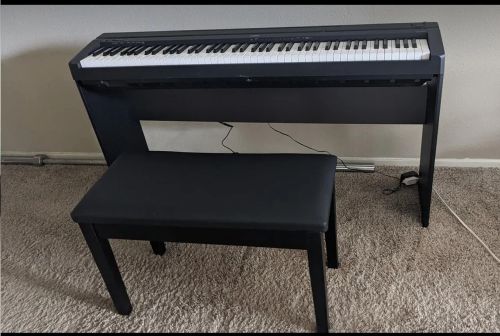 Teclado Yamaha P-71 com Banqueta, Estante e Pedal