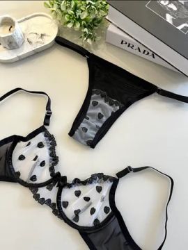 Vendo conjunto de lingerie toda em tule bordado 