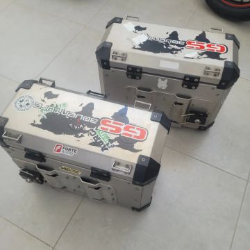 Baús de moto laterais em alumínio 