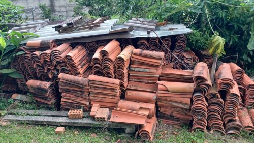 Telhas de cerâmica usadas para venda