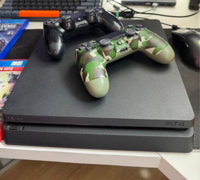 Playstation 4 Slim com 2 controles
