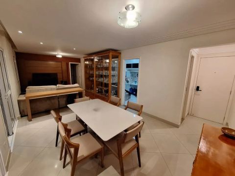 Imóvel para aluguel possui 128 metros quadrados com 3 quartos