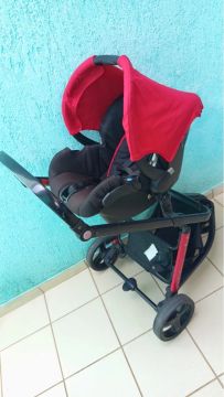 Carrinho com bebê conforto 