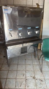 Bebedouro de água industrial