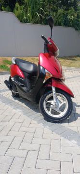Honda lead 2013 única dona ( 4.800 km ) Raridade. 