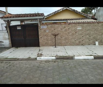 Casa à venda em ótima localização em cananéia sp
