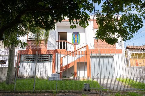 Casa no Fragata, Pelotas: 4 dormitórios, 2 suítes, 5 banheiros, lareira, ampla garagem, pá