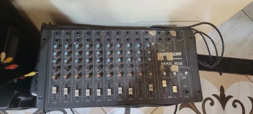 Mesa de som de 8 canais com entrada pra dois microfones,teclado, guitarra equalizador 