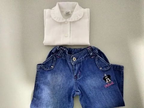 Conjunto calça jeans da minie  e blusa 24 meses