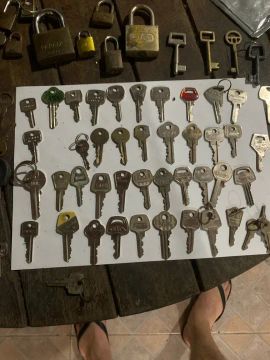 Lote de 98 chaves carro residência cadeados 