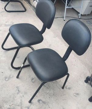 Cadeiras fixas de Escritório - R$175,00 cada