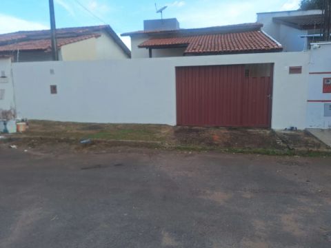 Casa com 24 Excelente Localização 