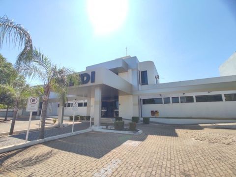 Sala Comercial  a venda (601 sul Cemed) ao lado do Hop Cristo Rei
