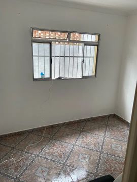 Casa 2 Quartos e Garagem.