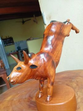 Miniatura em madeira 