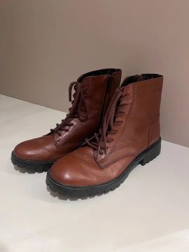 Botas de Couro Marrom Santa Lolla