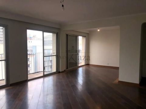Apartamento - Jardim Paulista - 3 Dormitórios - 180m².