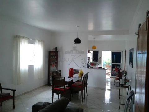 Casa em Condomínio - Condomínio Residencial Mantiqueira - 3 Dormitórios - 172m²