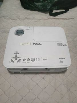 Projetores NEC e Epson