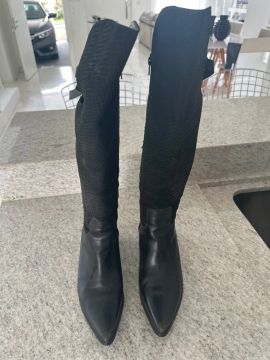 Bota couro preta cano alto 37