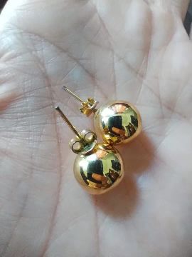 Brinco de bola dourado, pouco uso!