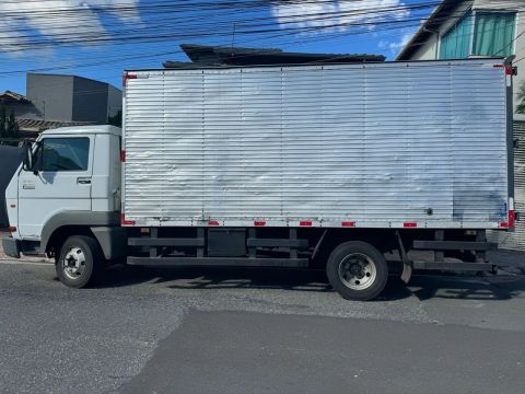 CAMINHAO 8-150 BAU POUCO KM