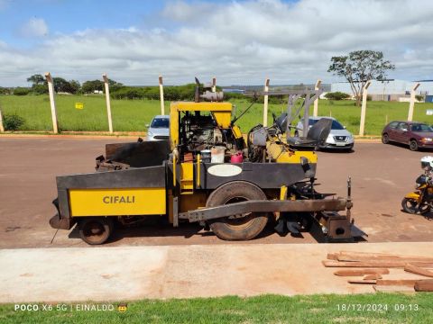 Vibroacabadora Cifali modelo SA11