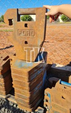 cod.831 - Peso dianteiro para Trator linha Ford -TK Tratores Nova Andradina - MS 