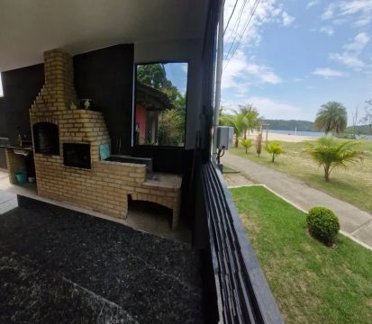 Casa Angra com "pé na areia" dentro do Condomínio Porto Bracuhy- temporada