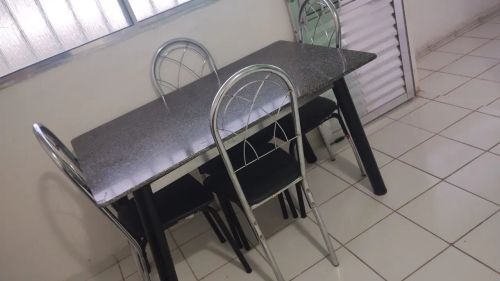 Mesa de Jantar em Granito com 4 Cadeiras