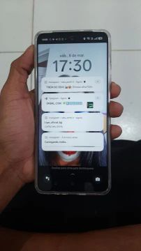 Celular com 4 dias de uso 
