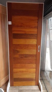 PORTAS EM MADEIRA E ALUMÍNIO DIRETO DA FÁBRICA 