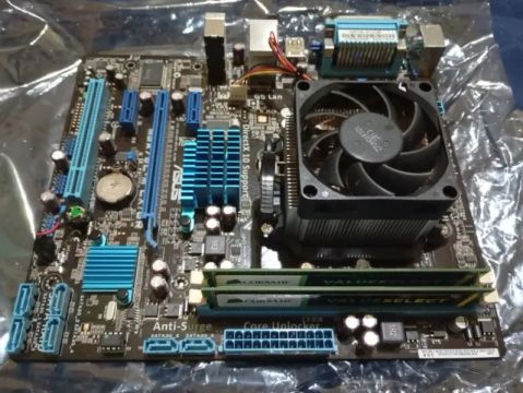 Peça de Placa Mãe ASUS