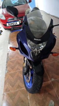 Suzuki GSXR - Esportiva - Azul - 750 ano 2005 modelo 2006cc