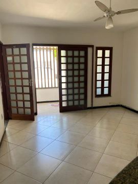 Alugo casa  aconchegante