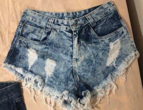 1 Short Jeans + 1 Saia Destroyed 30 reais