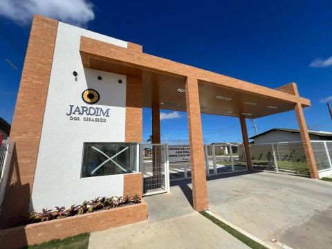 Casa em condomínio no Jardim dos Girassóis