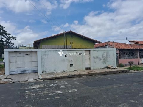 Casa de esquina no Acarape para aluguel