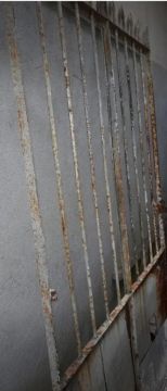 Vendo 01 Portão Grande e 01 Portão Pequeno. Ferro. Usados