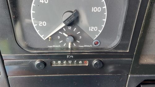 Vendo caminhão completo com baú volvo/VM 320