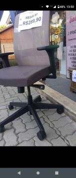 Cadeira de Escritório Giratória Preta com Rodinhas