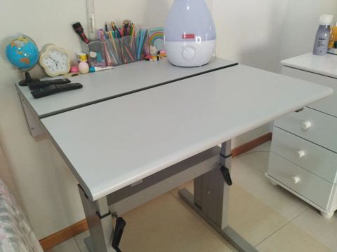 Mesa de Escritório com cadeira giratória 